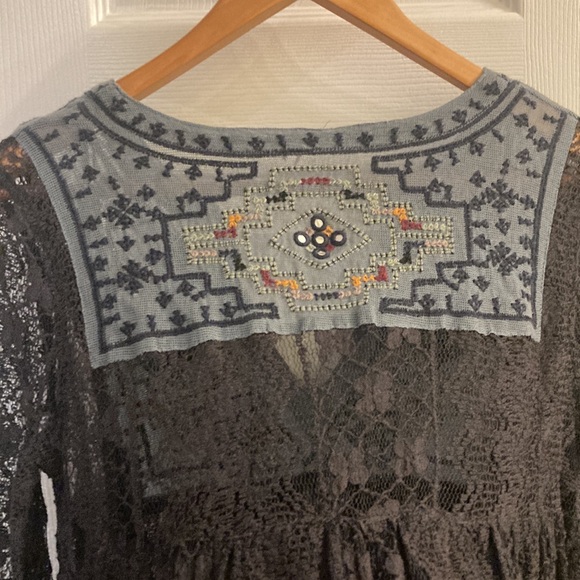 EUC Free People boho style top w/ embroidery at yoke /V neck long sleeve XS - Picture 4 of 9